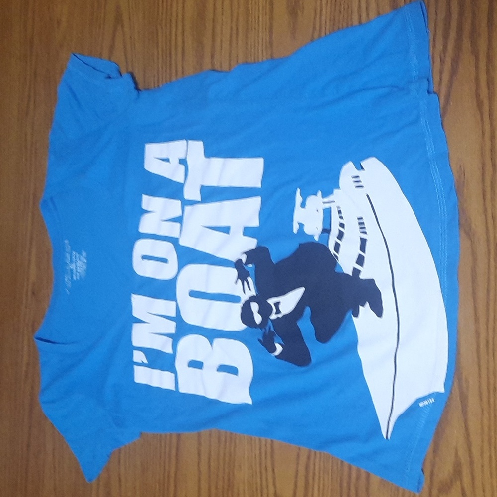 Alvin's Island "I'm on a Boat" t-shirt twisted side hems